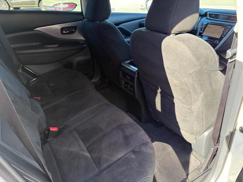 Nissan Murano Vehicle Full-screen Gallery Image 10