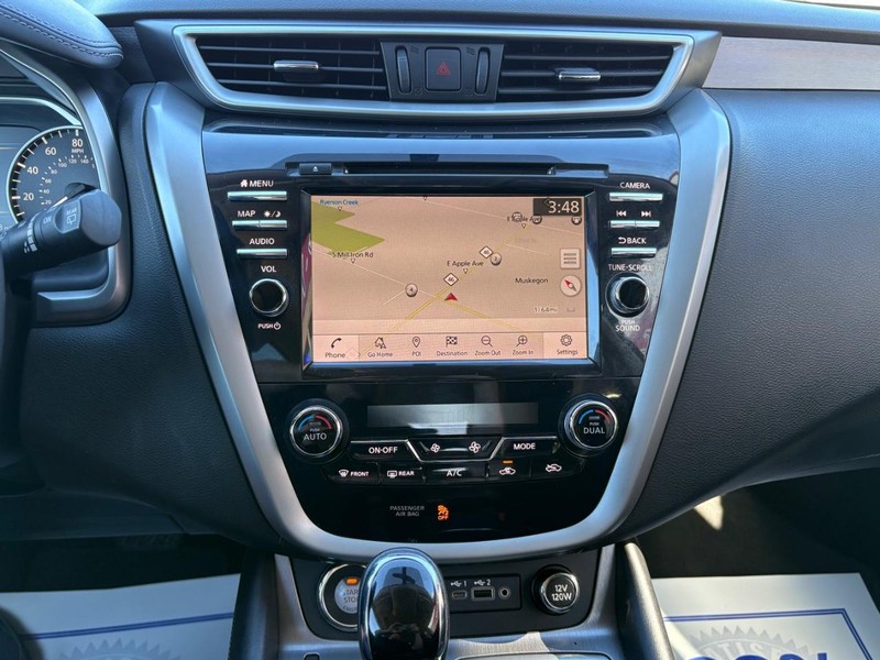 Nissan Murano Vehicle Full-screen Gallery Image 13