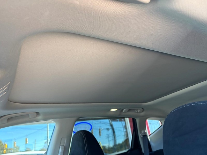 Nissan Murano Vehicle Full-screen Gallery Image 17