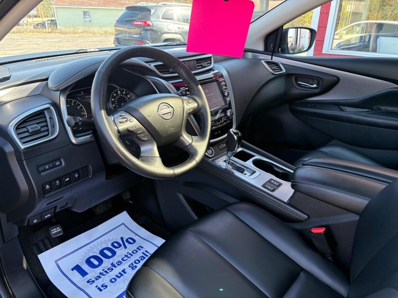 Nissan Murano Vehicle Full-screen Gallery Image 07