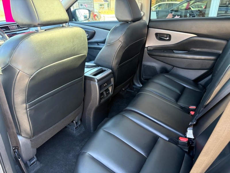 Nissan Murano Vehicle Full-screen Gallery Image 08