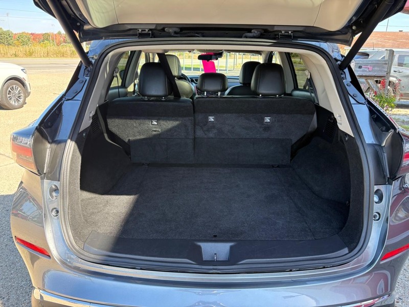 Nissan Murano Vehicle Full-screen Gallery Image 11
