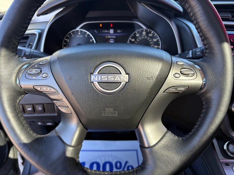 Nissan Murano Vehicle Full-screen Gallery Image 12