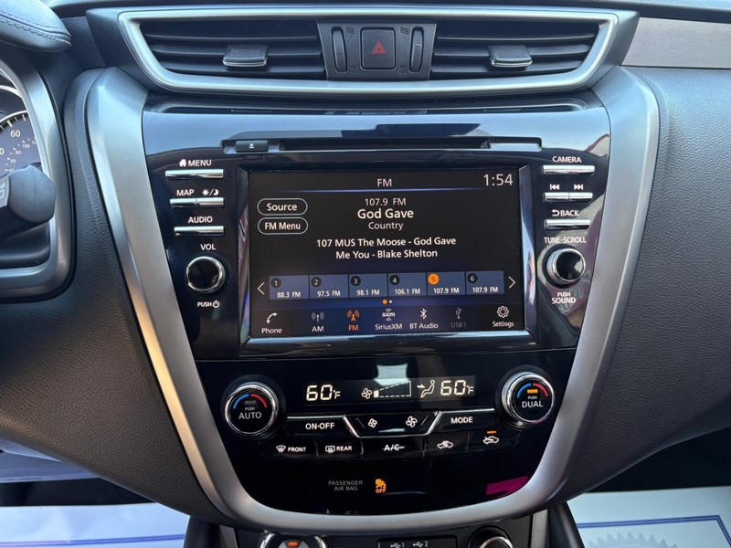 Nissan Murano Vehicle Full-screen Gallery Image 13