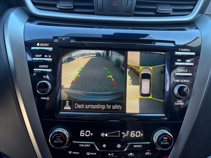 Nissan Murano Vehicle Full-screen Gallery Image 15