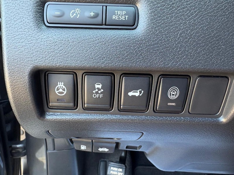 Nissan Murano Vehicle Full-screen Gallery Image 17