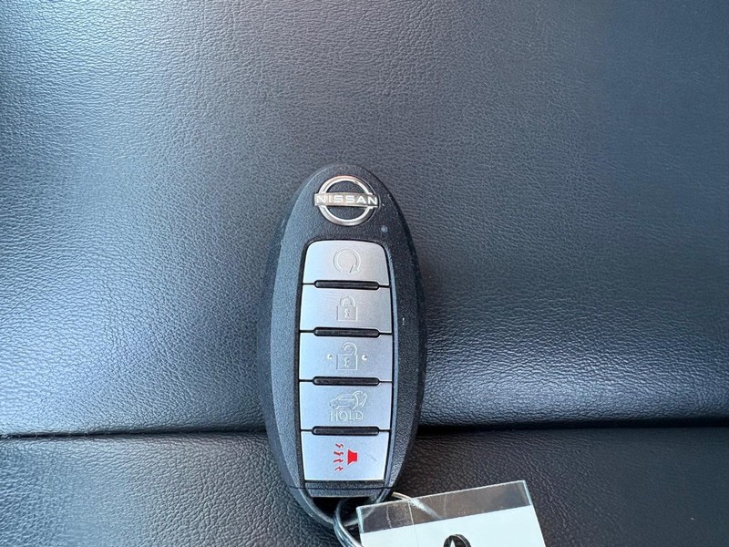Nissan Murano Vehicle Full-screen Gallery Image 19