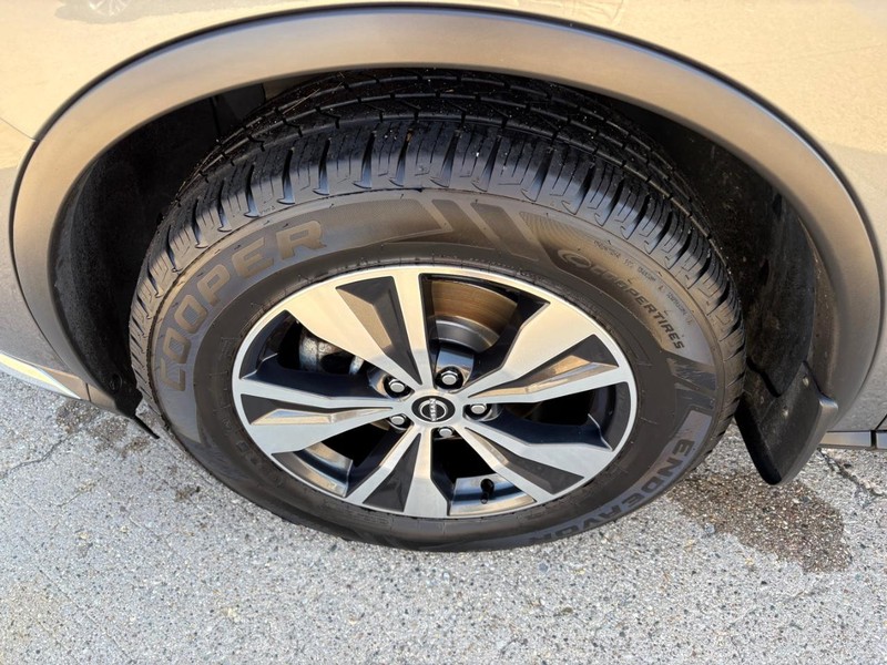 Nissan Murano Vehicle Full-screen Gallery Image 22