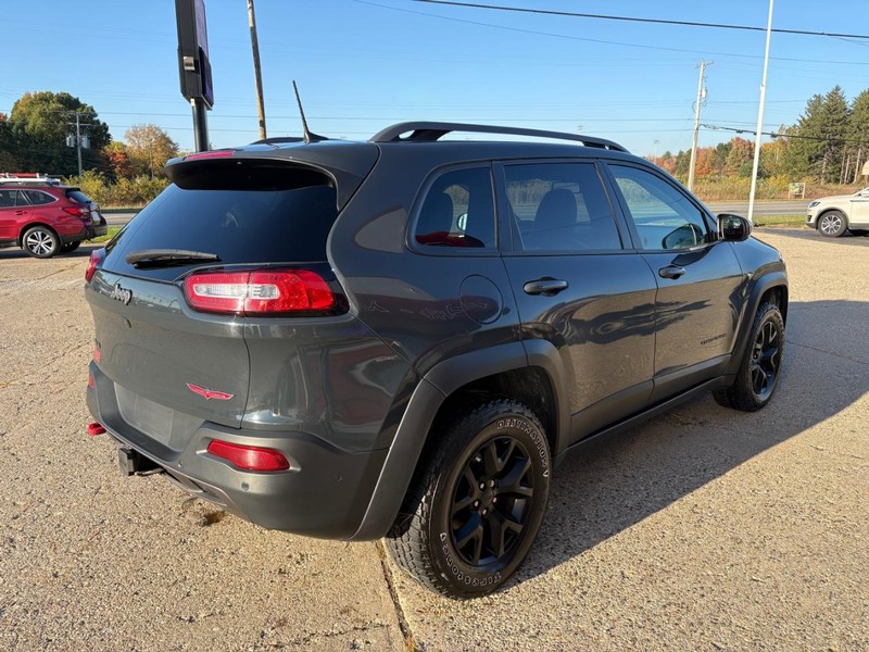 Jeep Cherokee Vehicle Full-screen Gallery Image 04