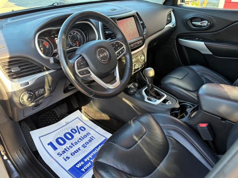 Jeep Cherokee Vehicle Full-screen Gallery Image 07
