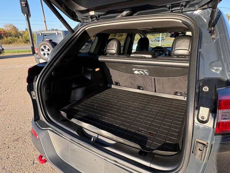 Jeep Cherokee Vehicle Full-screen Gallery Image 11