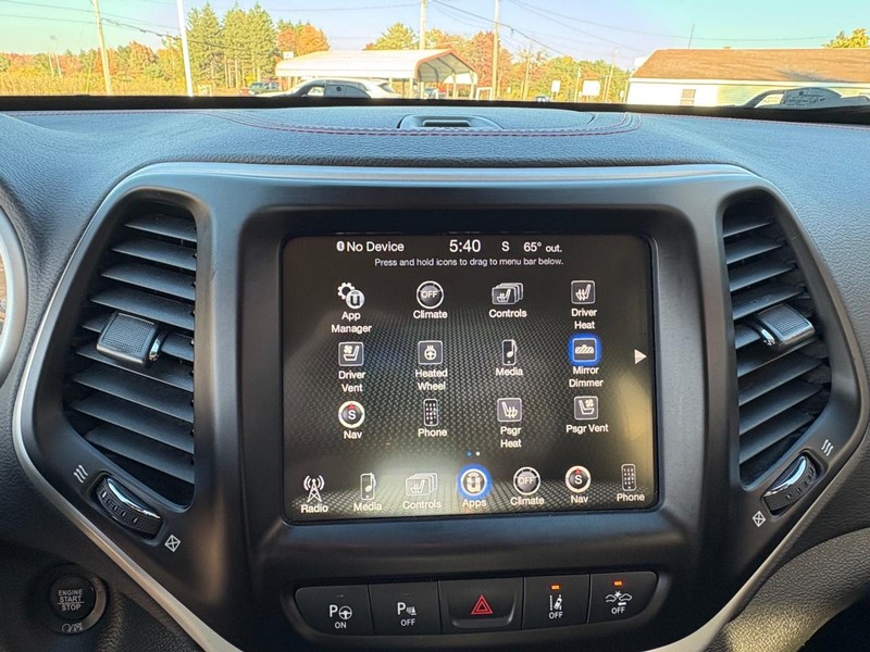 Jeep Cherokee Vehicle Full-screen Gallery Image 13