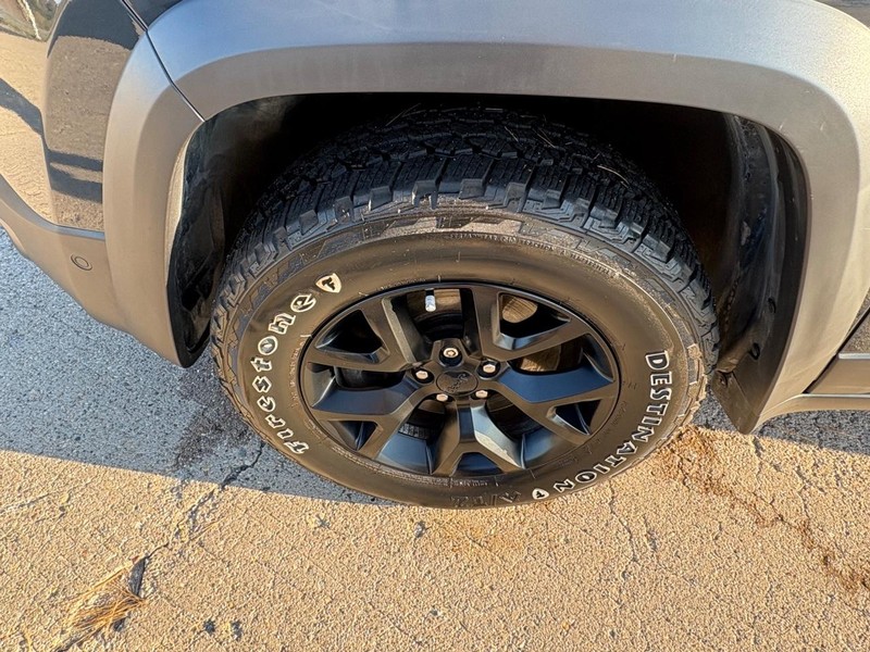 Jeep Cherokee Vehicle Full-screen Gallery Image 21