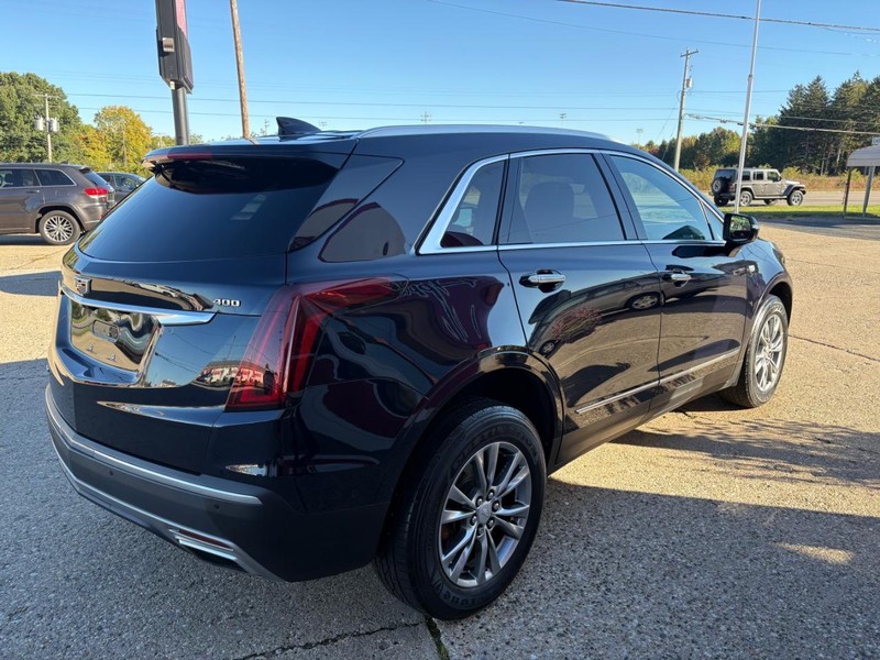 Cadillac XT5 Vehicle Full-screen Gallery Image 04