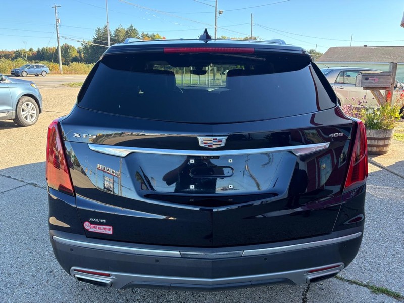 Cadillac XT5 Vehicle Full-screen Gallery Image 06