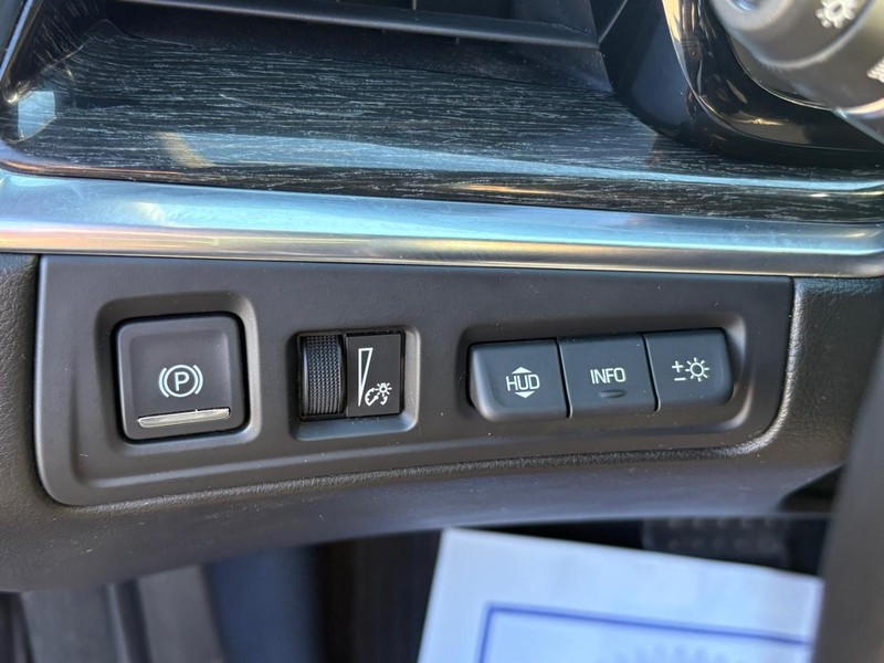 Cadillac XT5 Vehicle Full-screen Gallery Image 18