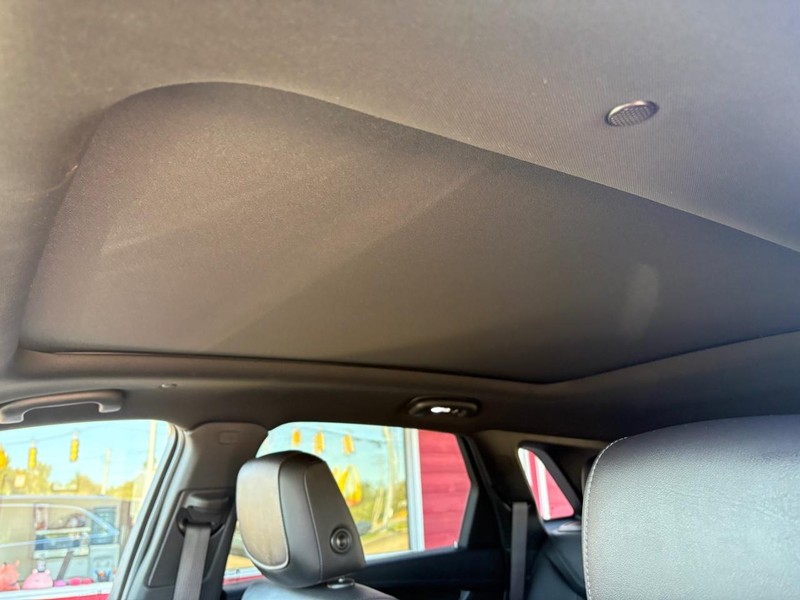 Cadillac XT5 Vehicle Full-screen Gallery Image 19