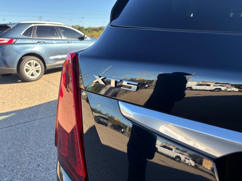 Cadillac XT5 Vehicle Full-screen Gallery Image 20