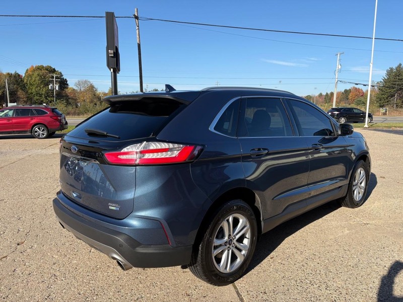 Ford Edge Vehicle Full-screen Gallery Image 04