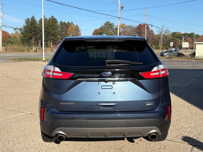 Ford Edge Vehicle Full-screen Gallery Image 06