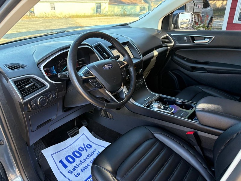 Ford Edge Vehicle Full-screen Gallery Image 07