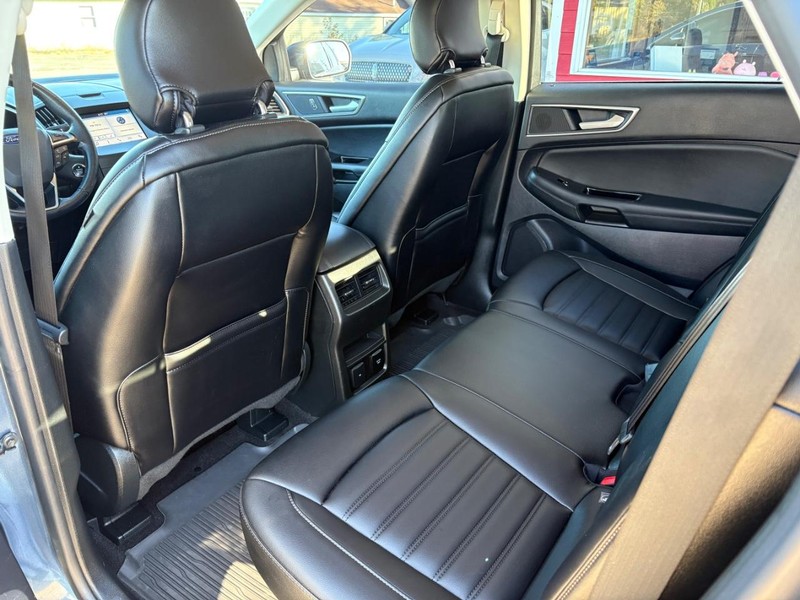 Ford Edge Vehicle Full-screen Gallery Image 08