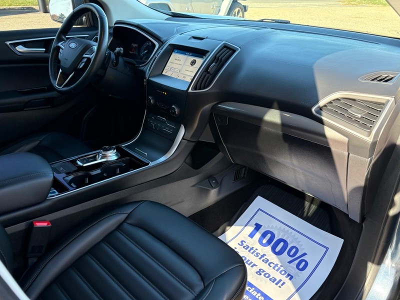 Ford Edge Vehicle Full-screen Gallery Image 10