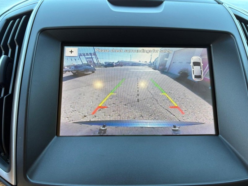 Ford Edge Vehicle Full-screen Gallery Image 15