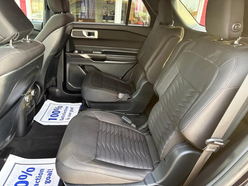 Ford Explorer Vehicle Full-screen Gallery Image 08