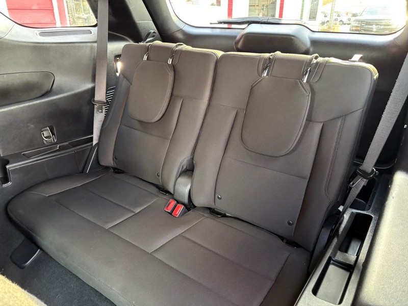 Ford Explorer Vehicle Full-screen Gallery Image 09