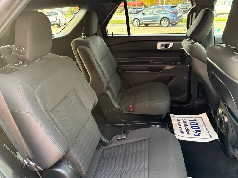 Ford Explorer Vehicle Full-screen Gallery Image 11