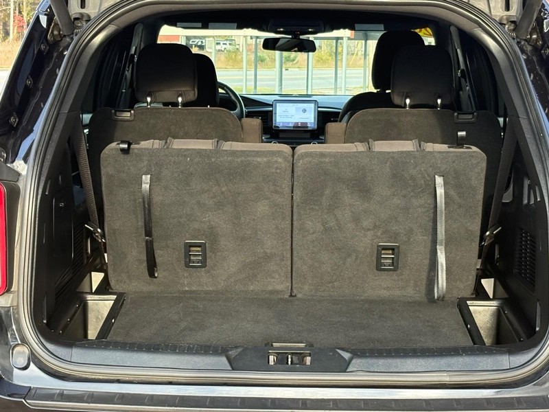 Ford Explorer Vehicle Full-screen Gallery Image 13