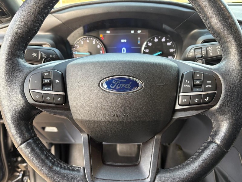 Ford Explorer Vehicle Full-screen Gallery Image 14