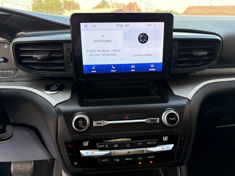 Ford Explorer Vehicle Full-screen Gallery Image 15