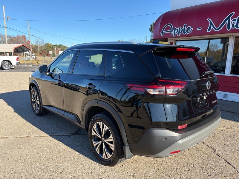 Nissan Rogue Vehicle Full-screen Gallery Image 02