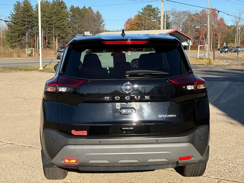 Nissan Rogue Vehicle Full-screen Gallery Image 06