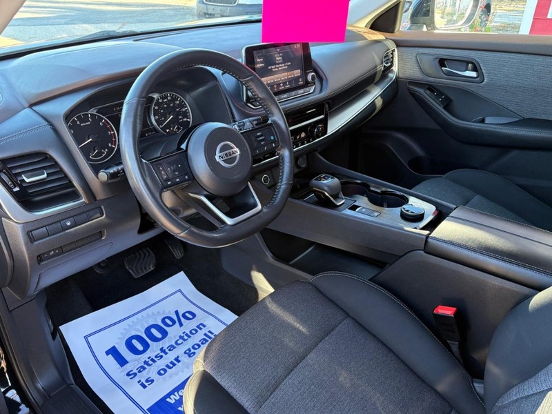 Nissan Rogue Vehicle Full-screen Gallery Image 07