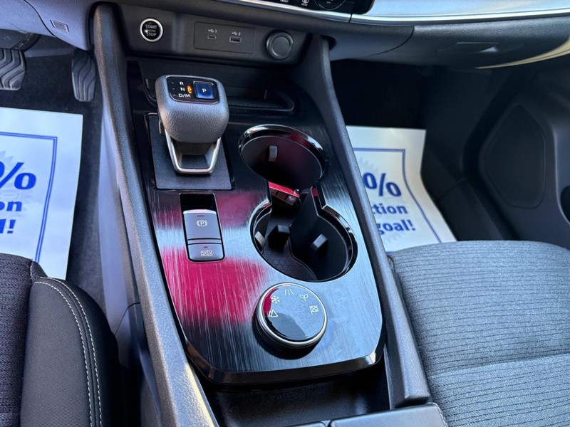 Nissan Rogue Vehicle Full-screen Gallery Image 17