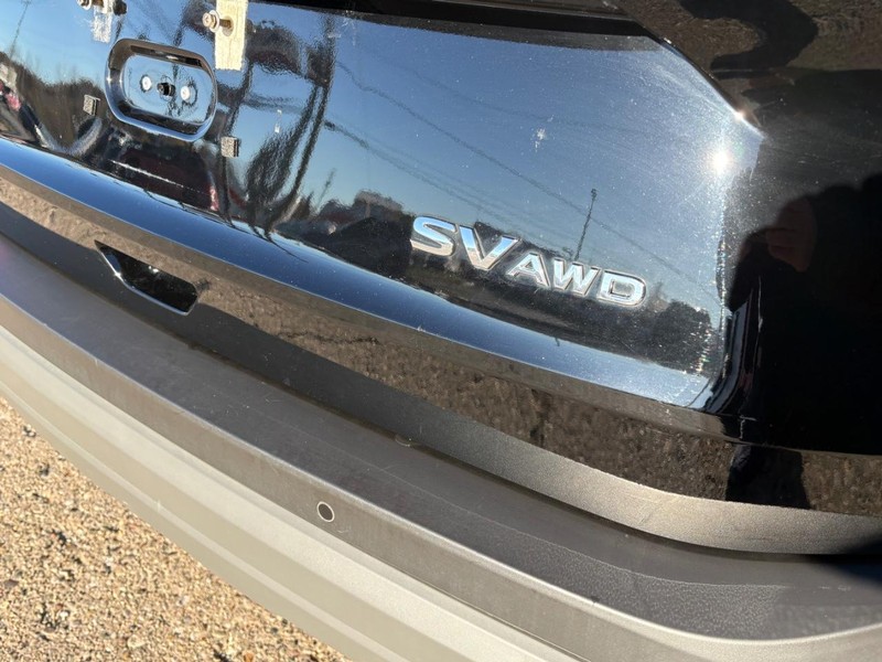 Nissan Rogue Vehicle Full-screen Gallery Image 18