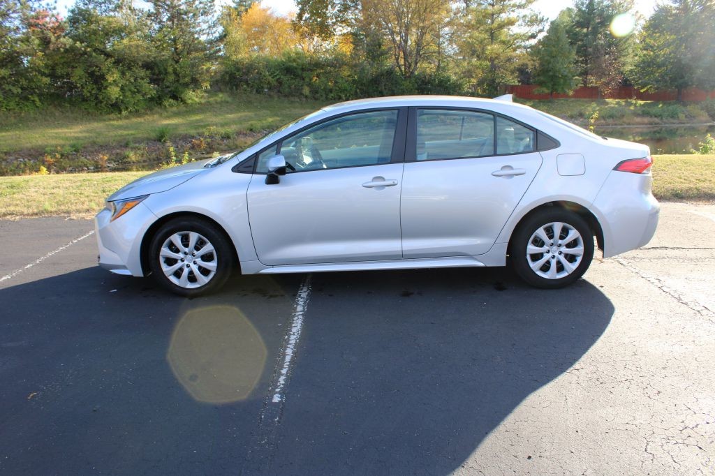 Toyota Corolla Vehicle Full-screen Gallery Image 01