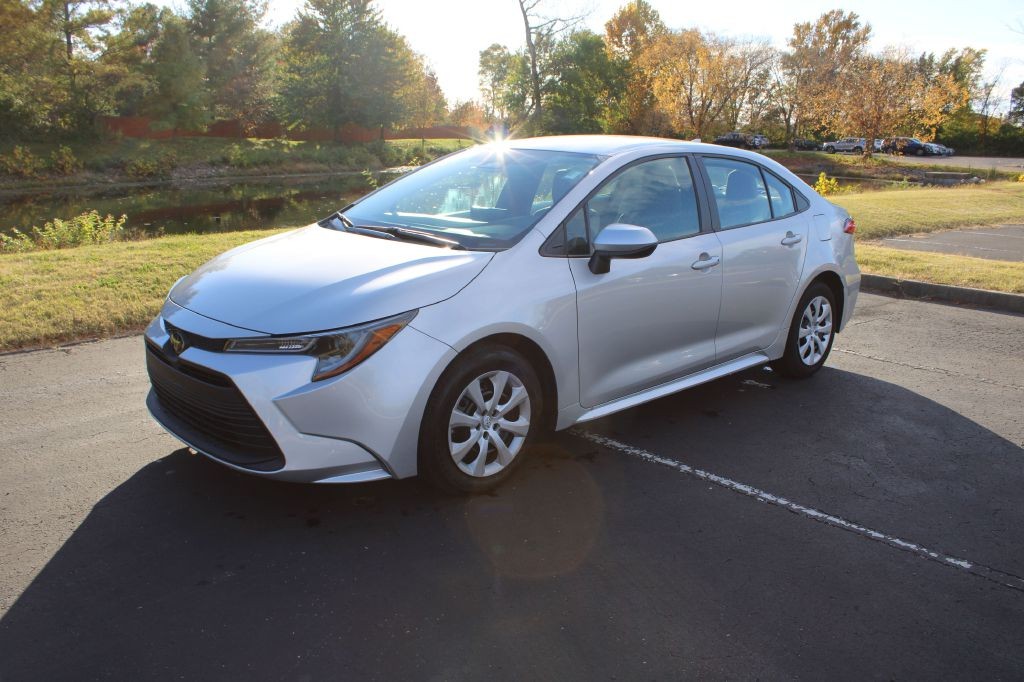 Toyota Corolla Vehicle Full-screen Gallery Image 02