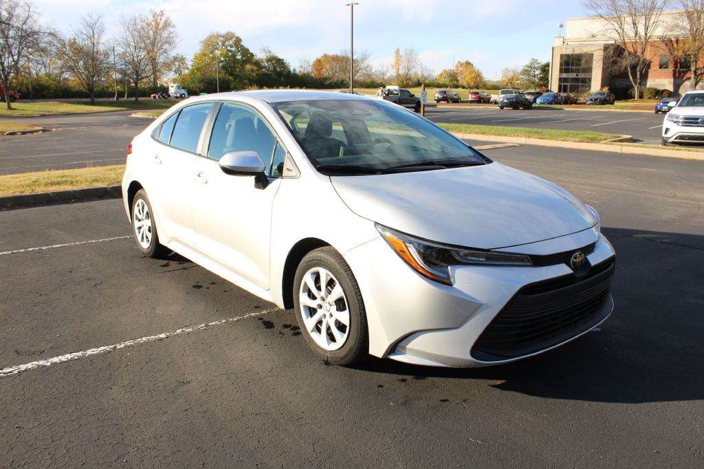 Toyota Corolla Vehicle Full-screen Gallery Image 04