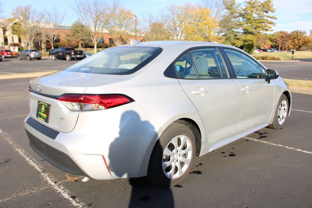 Toyota Corolla Vehicle Full-screen Gallery Image 06