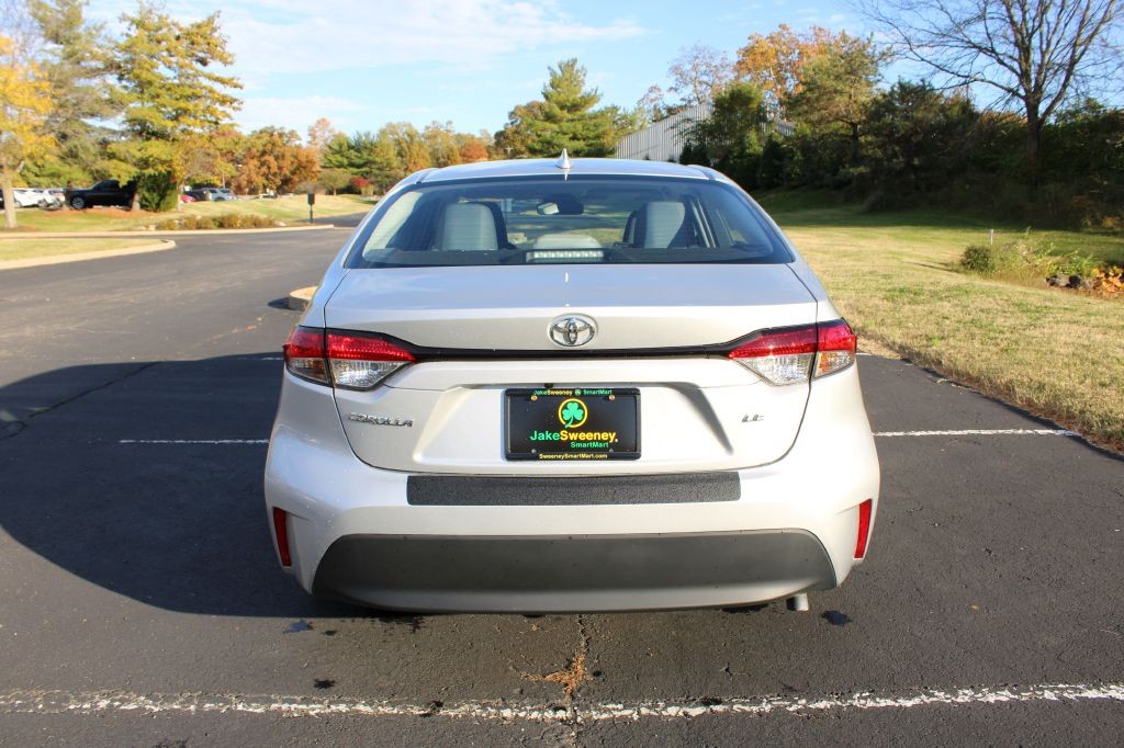 Toyota Corolla Vehicle Full-screen Gallery Image 07