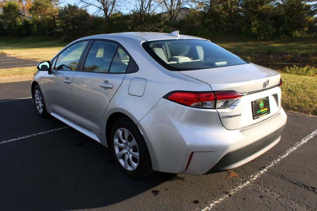 Toyota Corolla Vehicle Full-screen Gallery Image 08
