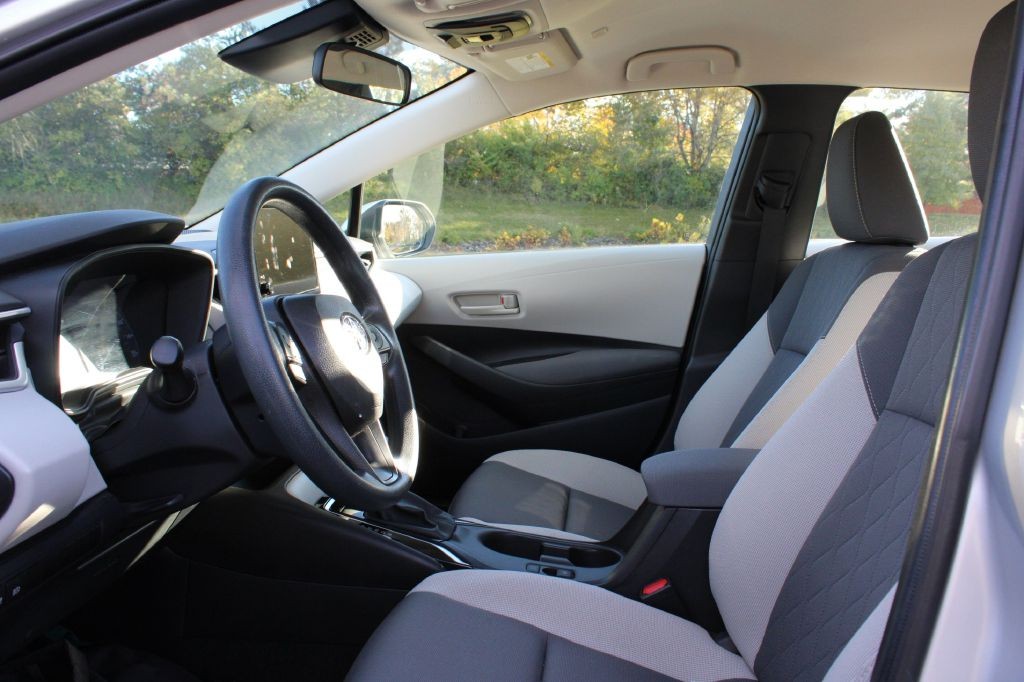 Toyota Corolla Vehicle Full-screen Gallery Image 10