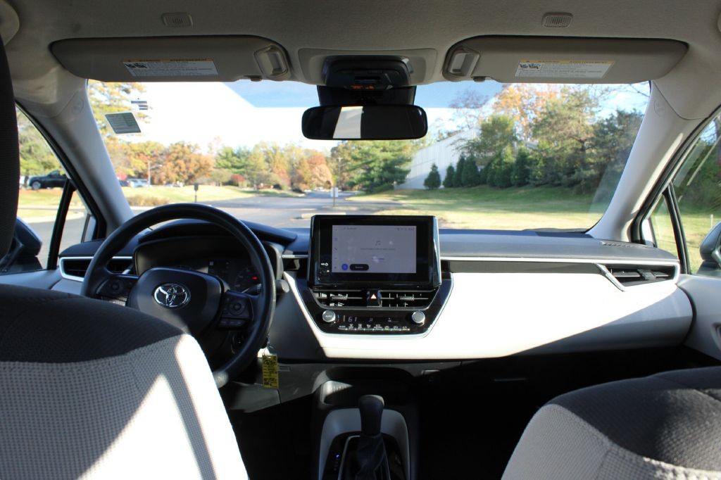 Toyota Corolla Vehicle Full-screen Gallery Image 14