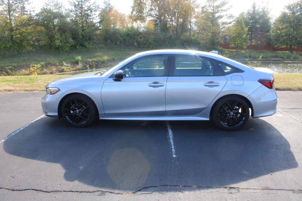 Honda Civic Sedan Vehicle Full-screen Gallery Image 01