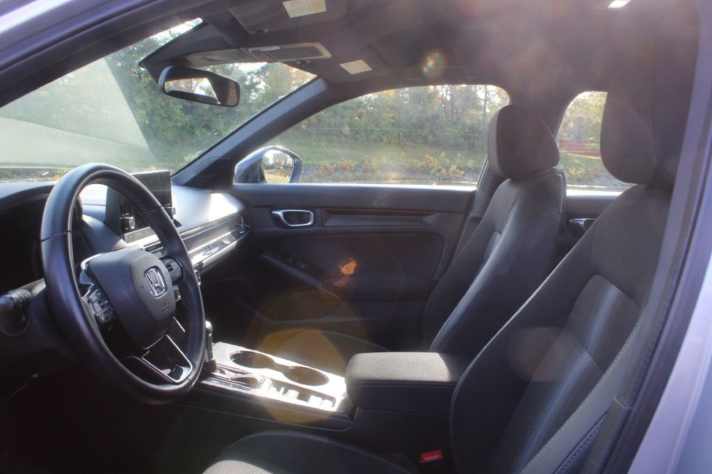 Honda Civic Sedan Vehicle Full-screen Gallery Image 10