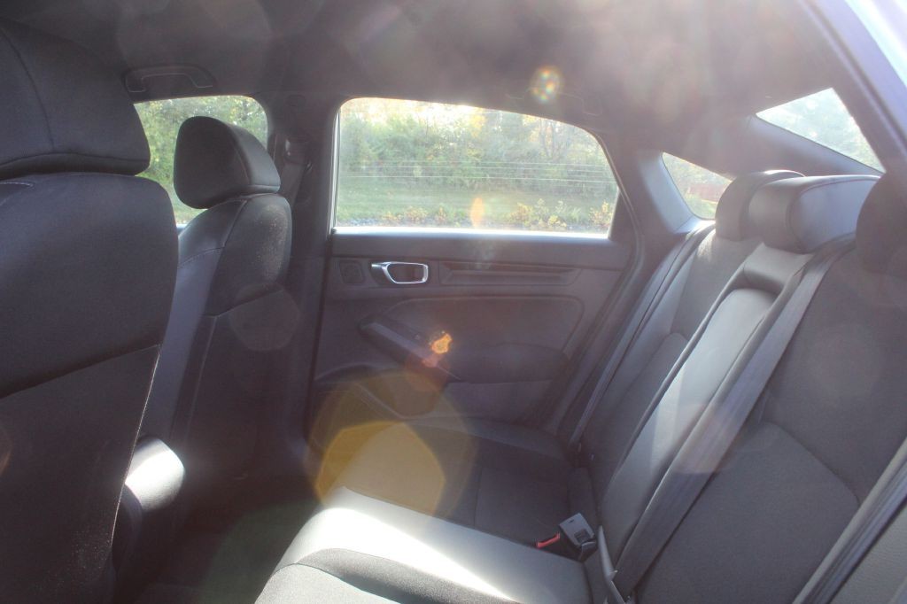 Honda Civic Sedan Vehicle Full-screen Gallery Image 11